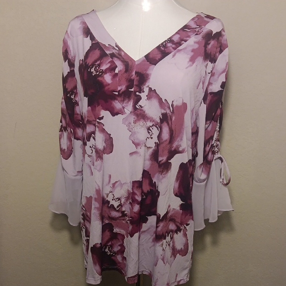 DIANA BELLE Chic V-Neck Floral Blouse with Bell Sleeves - Picture 1 of 8